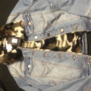 Jean jacket w/ Camo fur in the inside